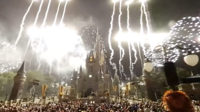 Wishes Fireworks Mickey's Not-So-Scary Party in 4k with the Samsung Gear